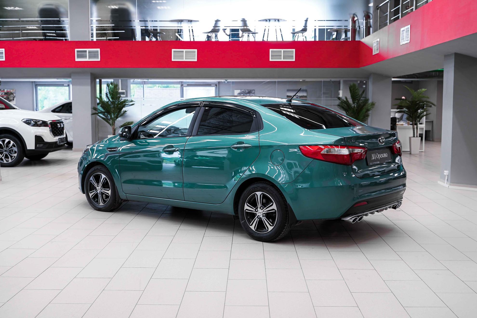 Kia Rio 2014, зеленый, ДЦ Орехово