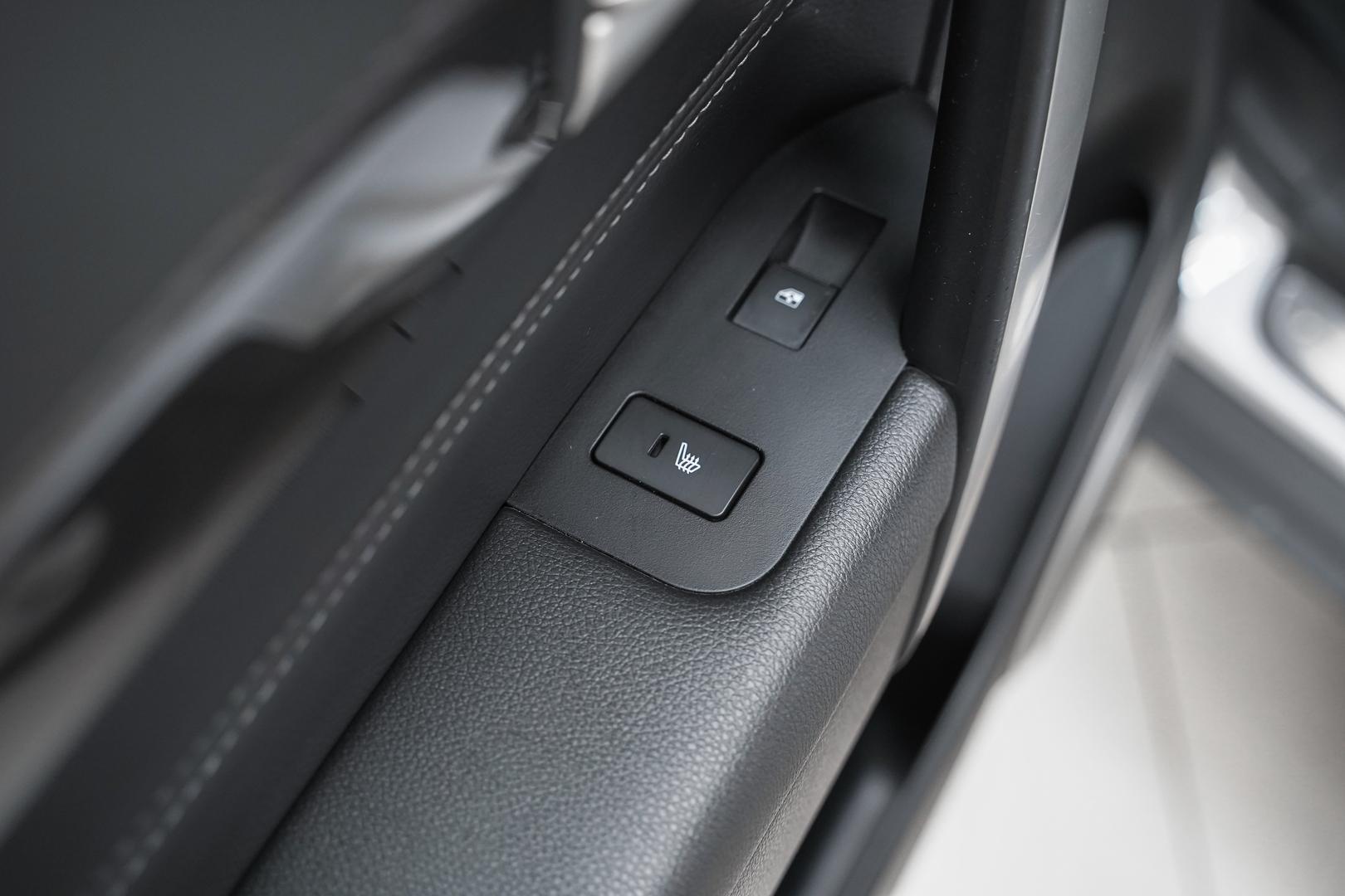 Chevrolet Captiva 2015, белый, ДЦ Орехово