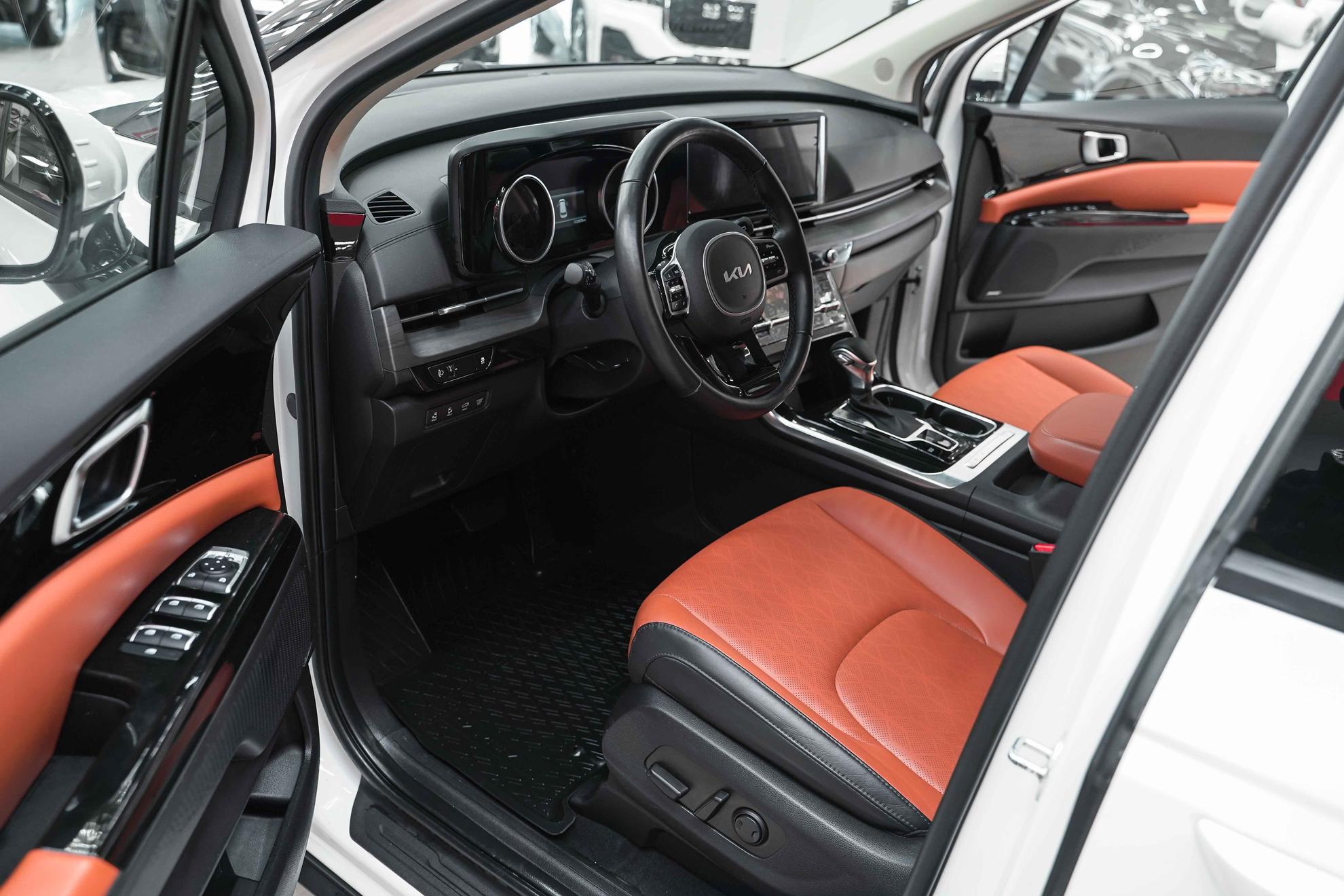 Kia Carnival 2023, белый, ДЦ Орехово