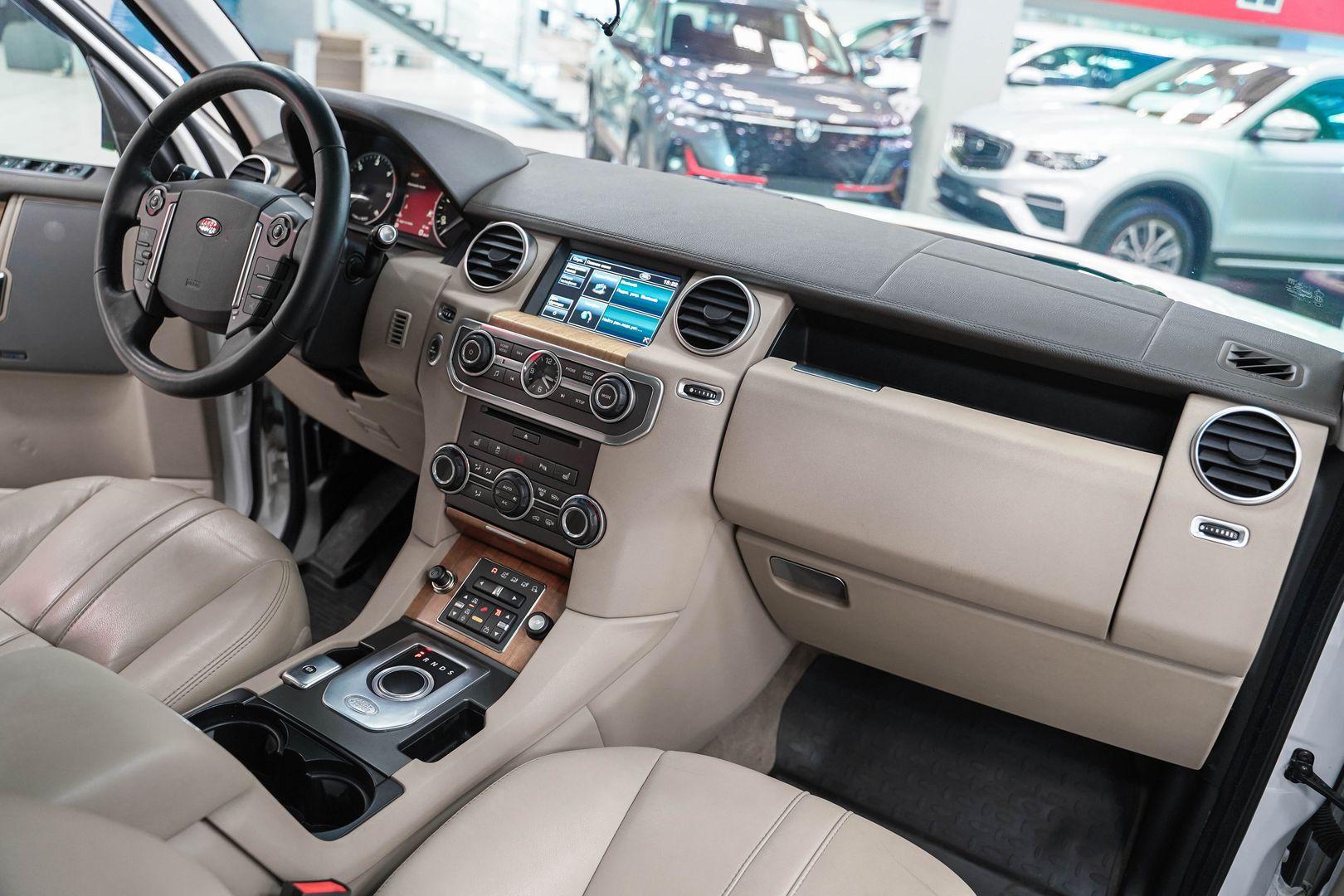 Land Rover Discovery 2013, белый, ДЦ Орехово