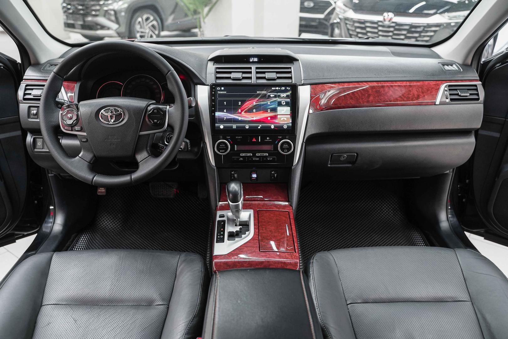 Toyota Camry 2012, черный, ДЦ Орехово