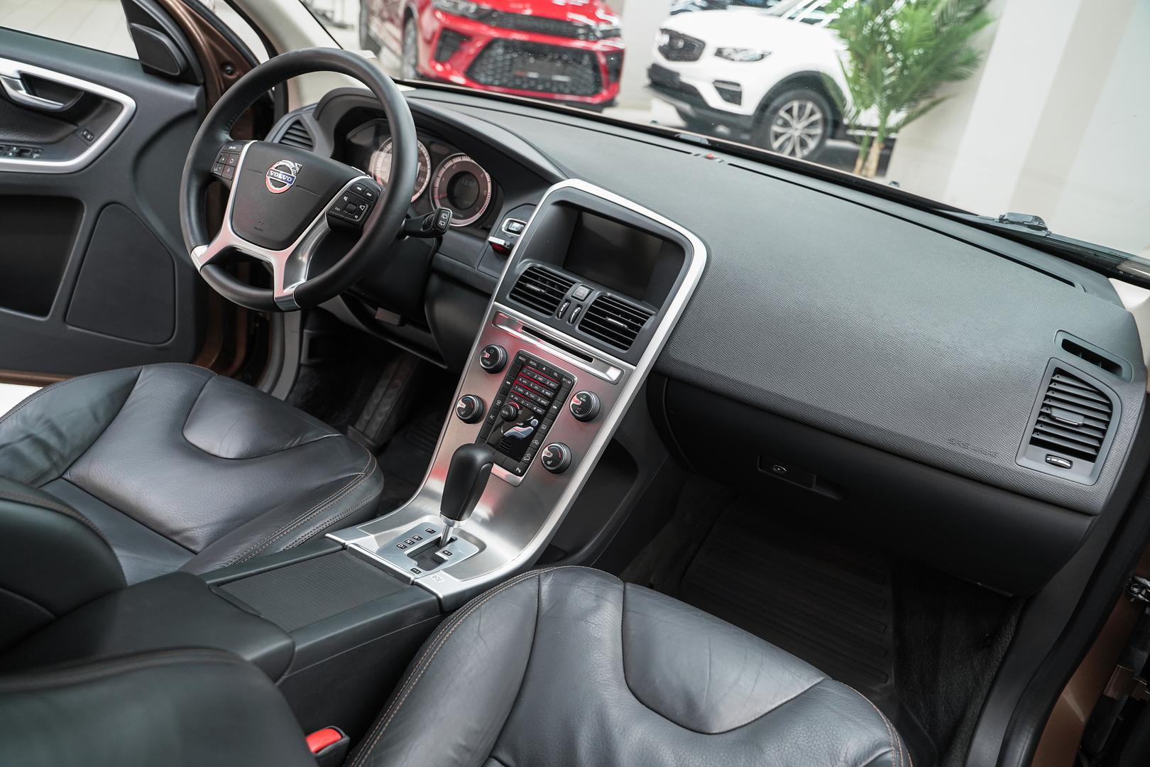 Volvo XC60 2011, золотой, ДЦ Орехово
