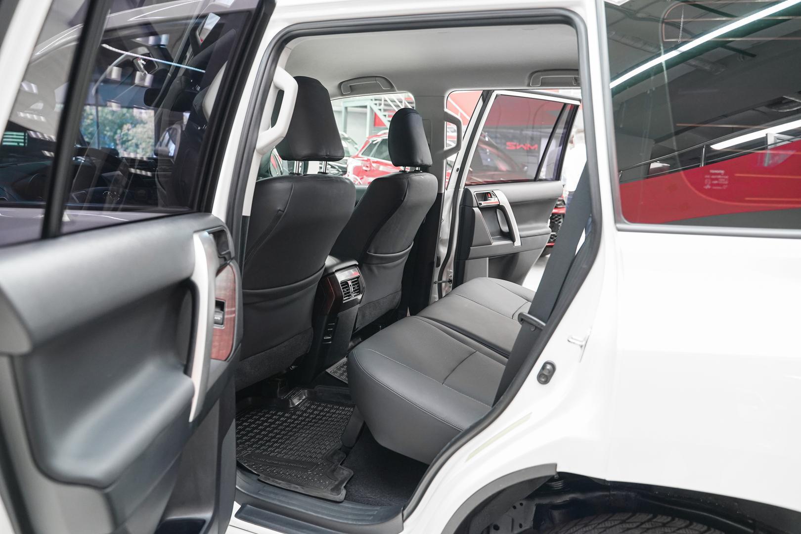 Toyota Land Cruiser Prado 2015, белый, ДЦ Орехово