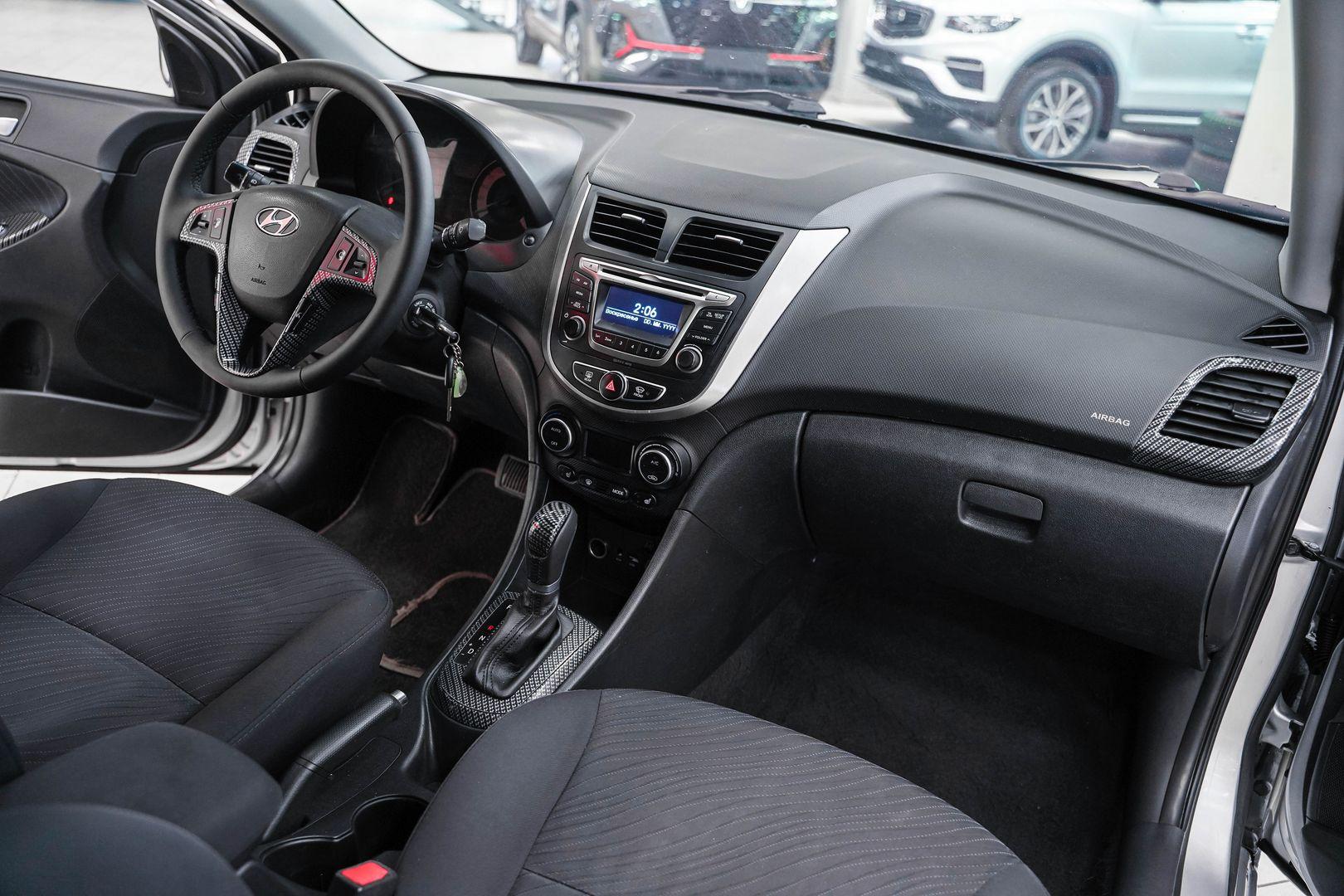 Hyundai Solaris 2015, серебряный, ДЦ Орехово