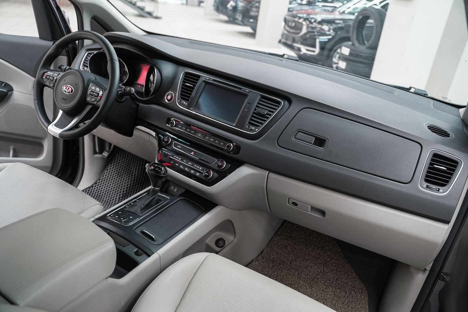 Kia Carnival 2016, серый, ДЦ Орехово