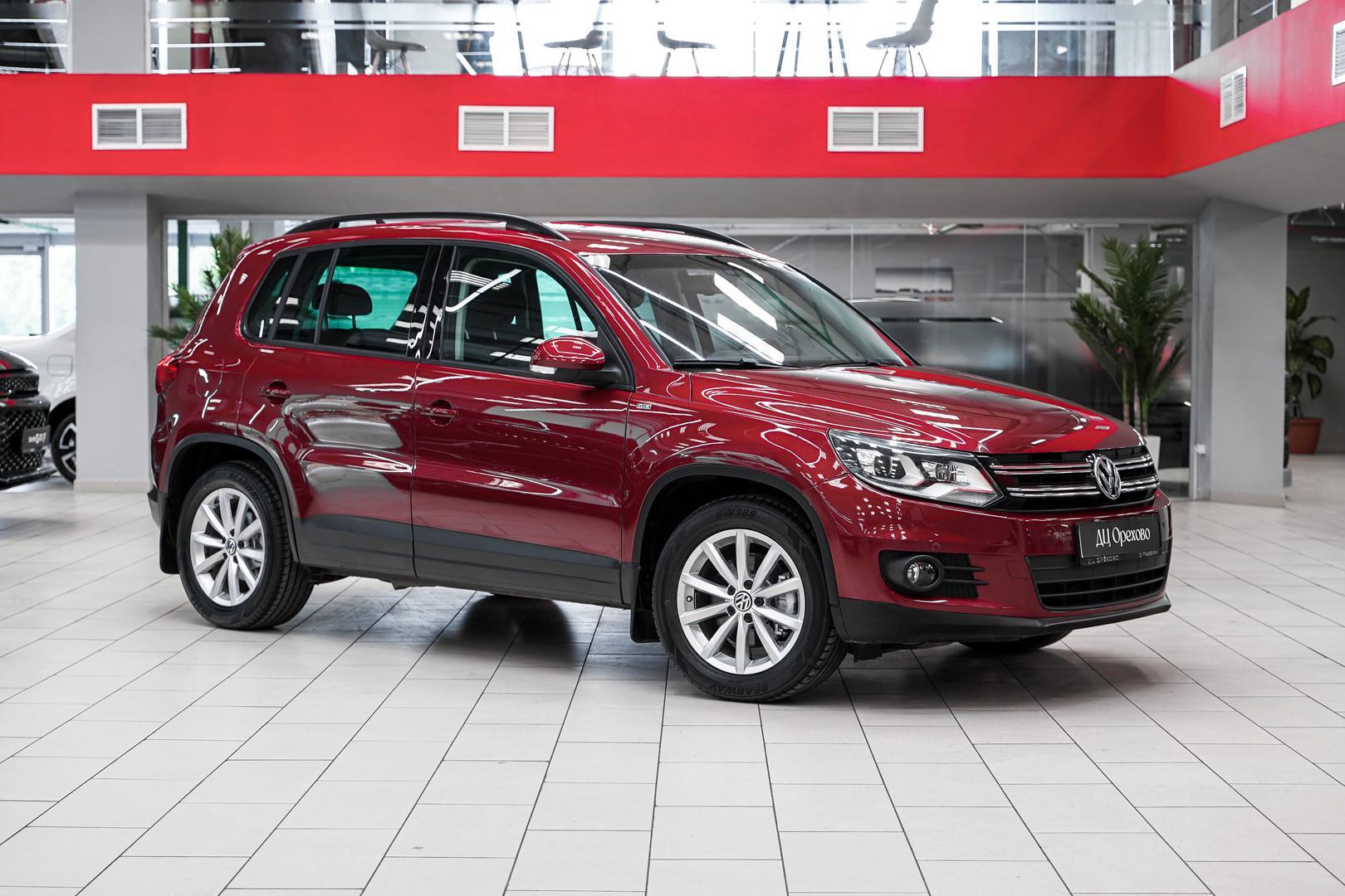 Volkswagen Tiguan 2015, красный, ДЦ Орехово