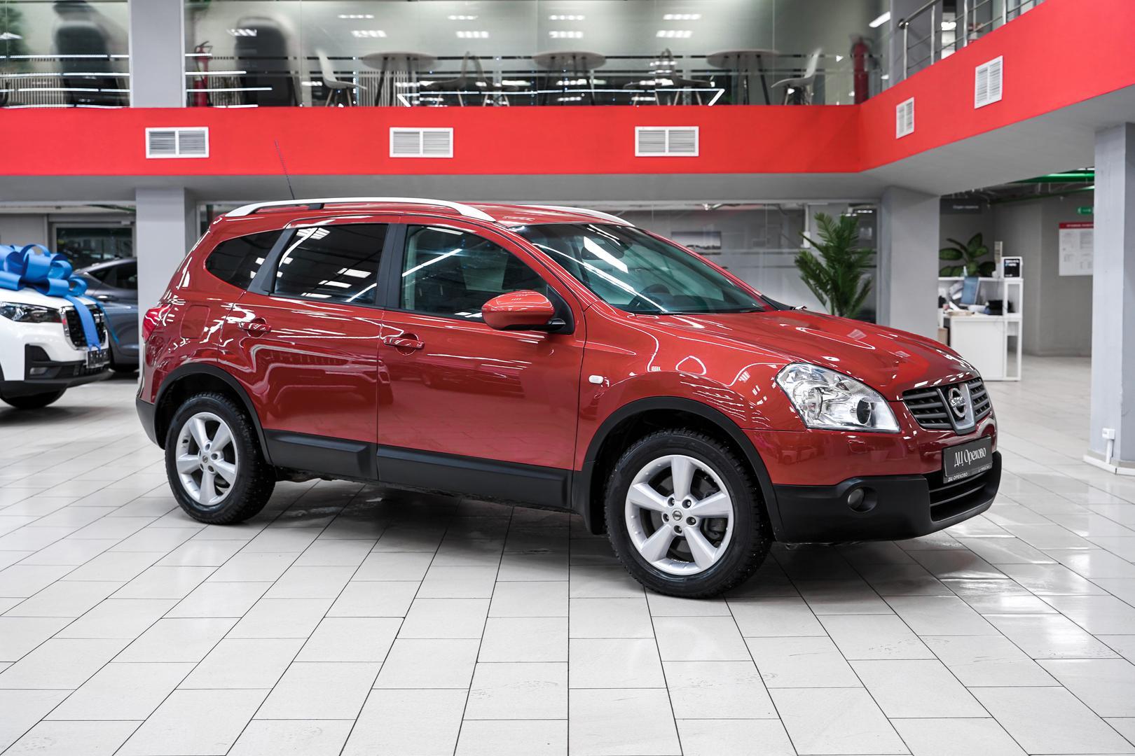 Nissan Qashqai+2 2008, красный, ДЦ Орехово