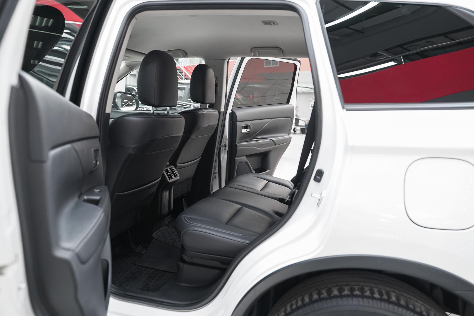 Mitsubishi Outlander 2019, белый, ДЦ Орехово
