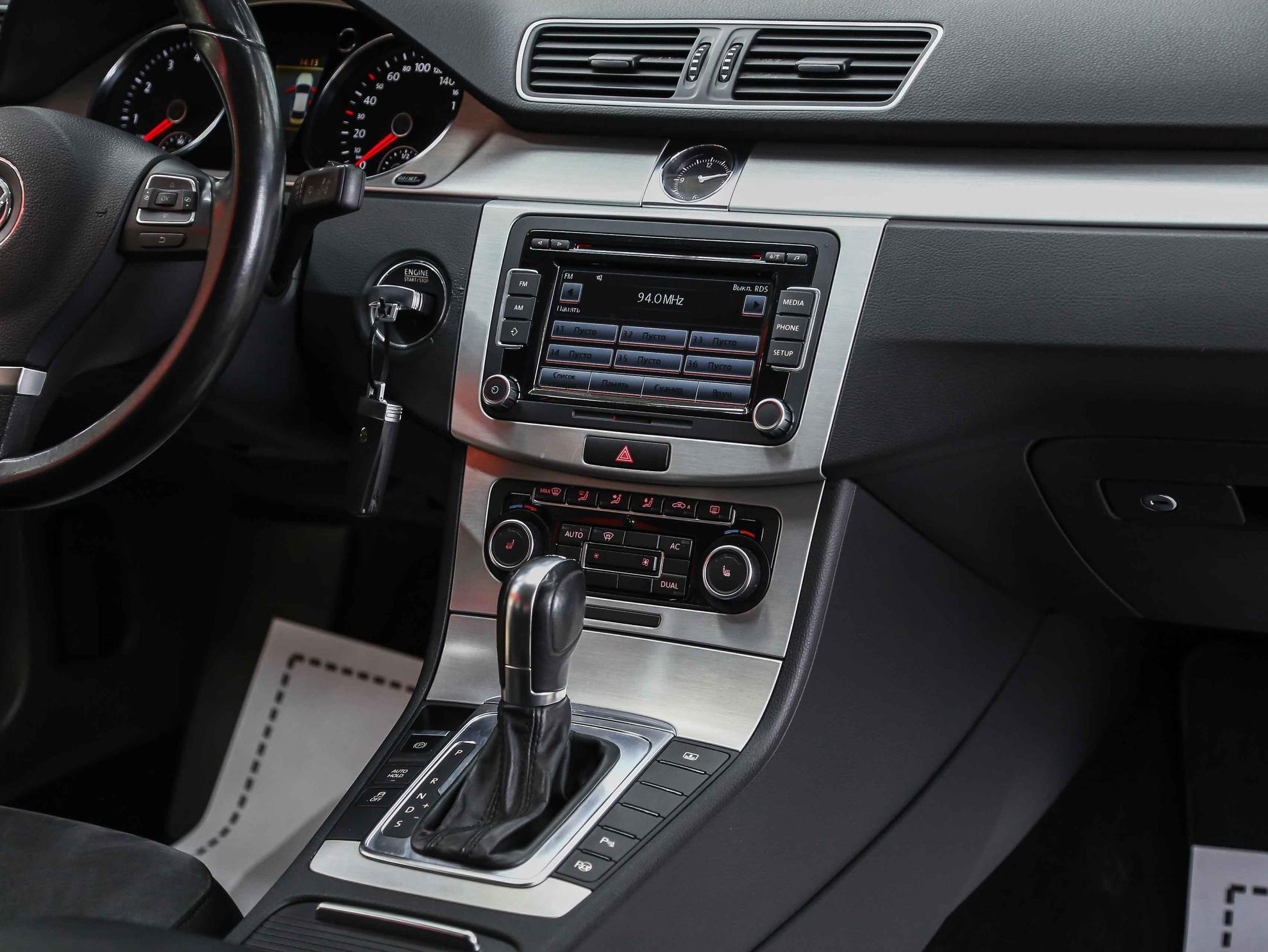 Volkswagen Passat 2011, серебряный, ДЦ Орехово
