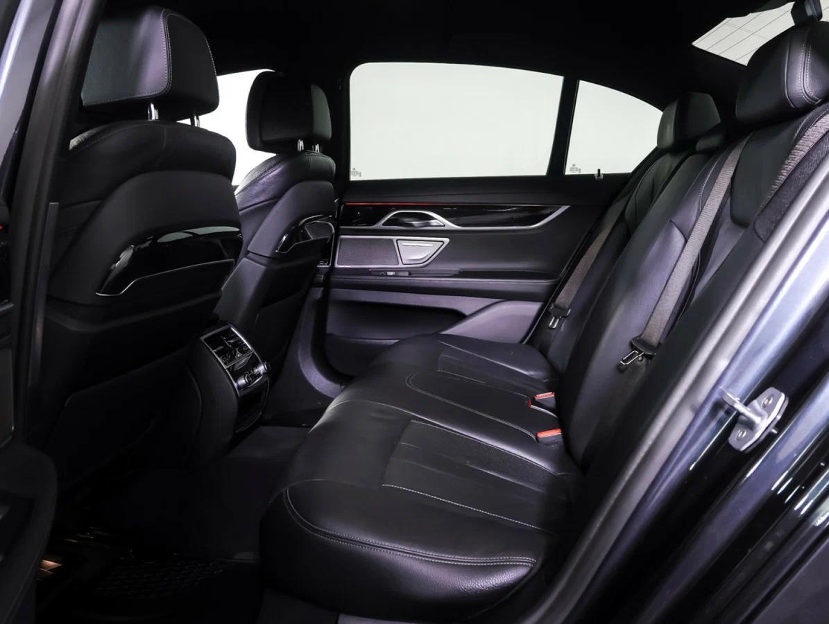 BMW 7 серии 2018, серый, ДЦ Орехово