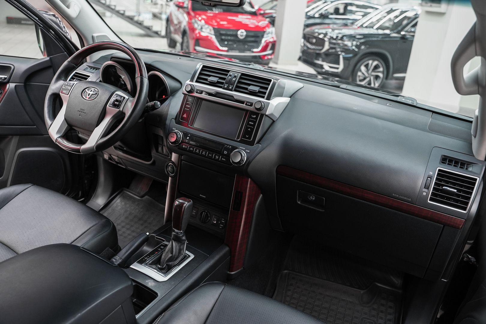 Toyota Land Cruiser Prado 2014, черный, ДЦ Орехово