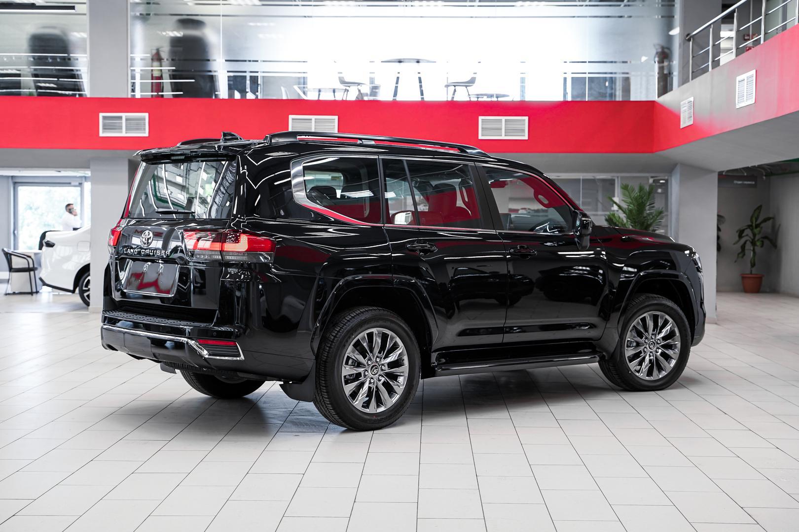 Toyota Land Cruiser 2025, черный, ДЦ Орехово