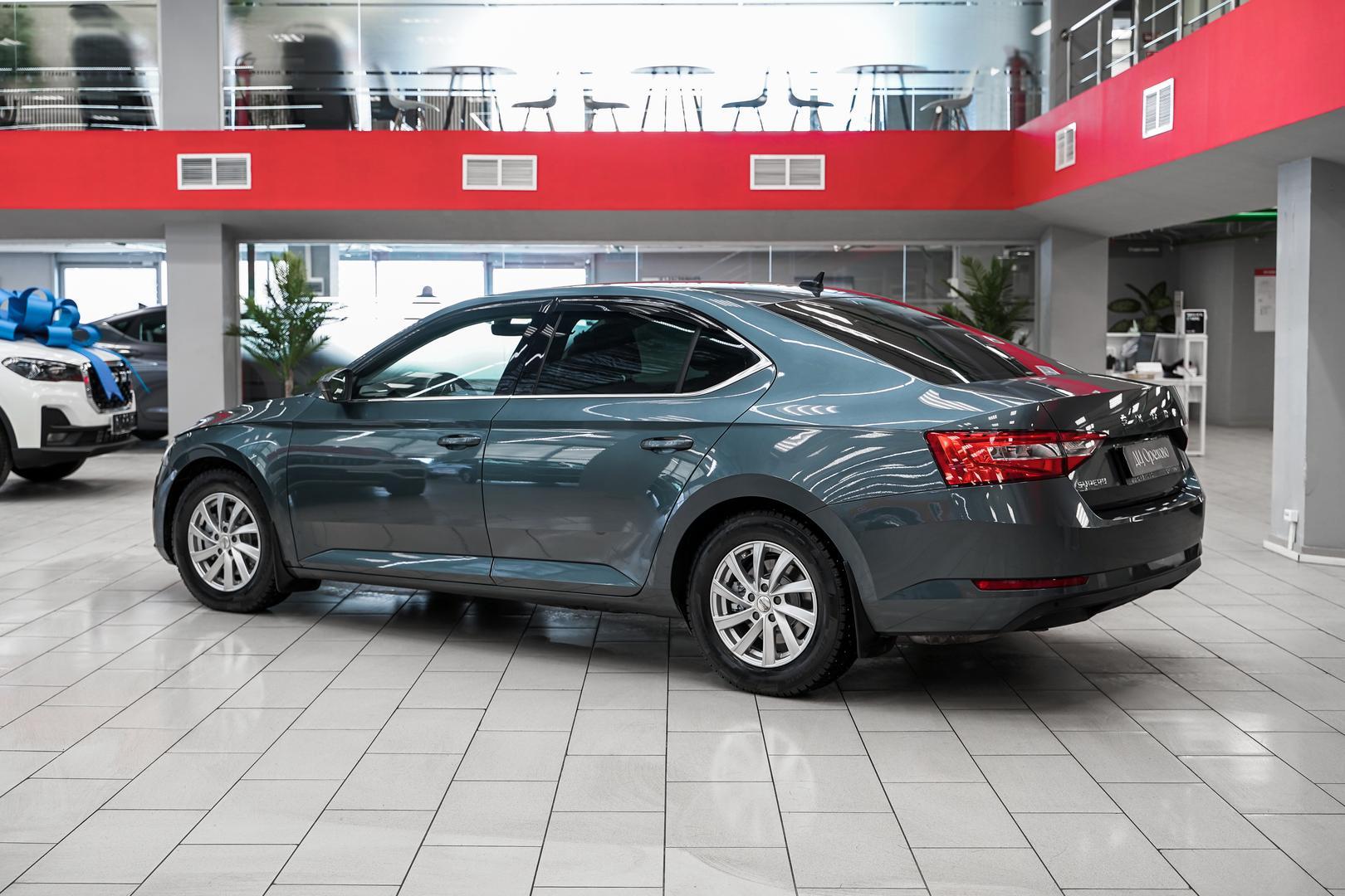Skoda Superb 2021, серый, ДЦ Орехово