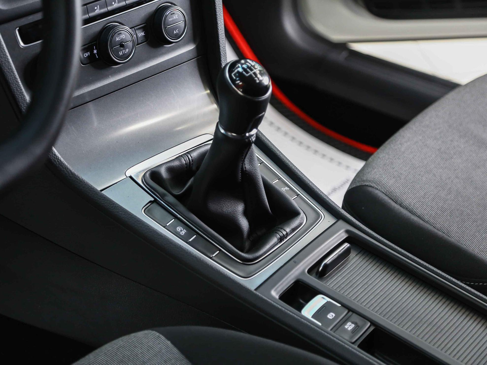 Volkswagen Golf 2014, белый, ДЦ Орехово