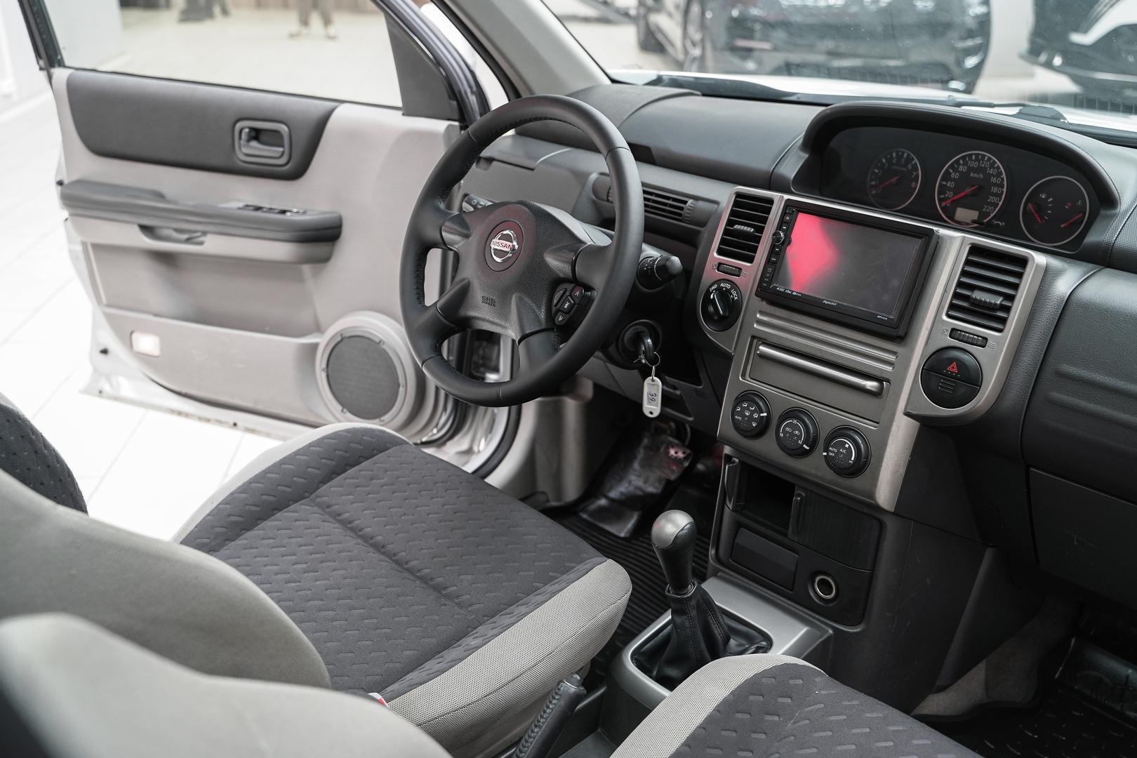 Nissan X-Trail 2004, серебряный, ДЦ Орехово