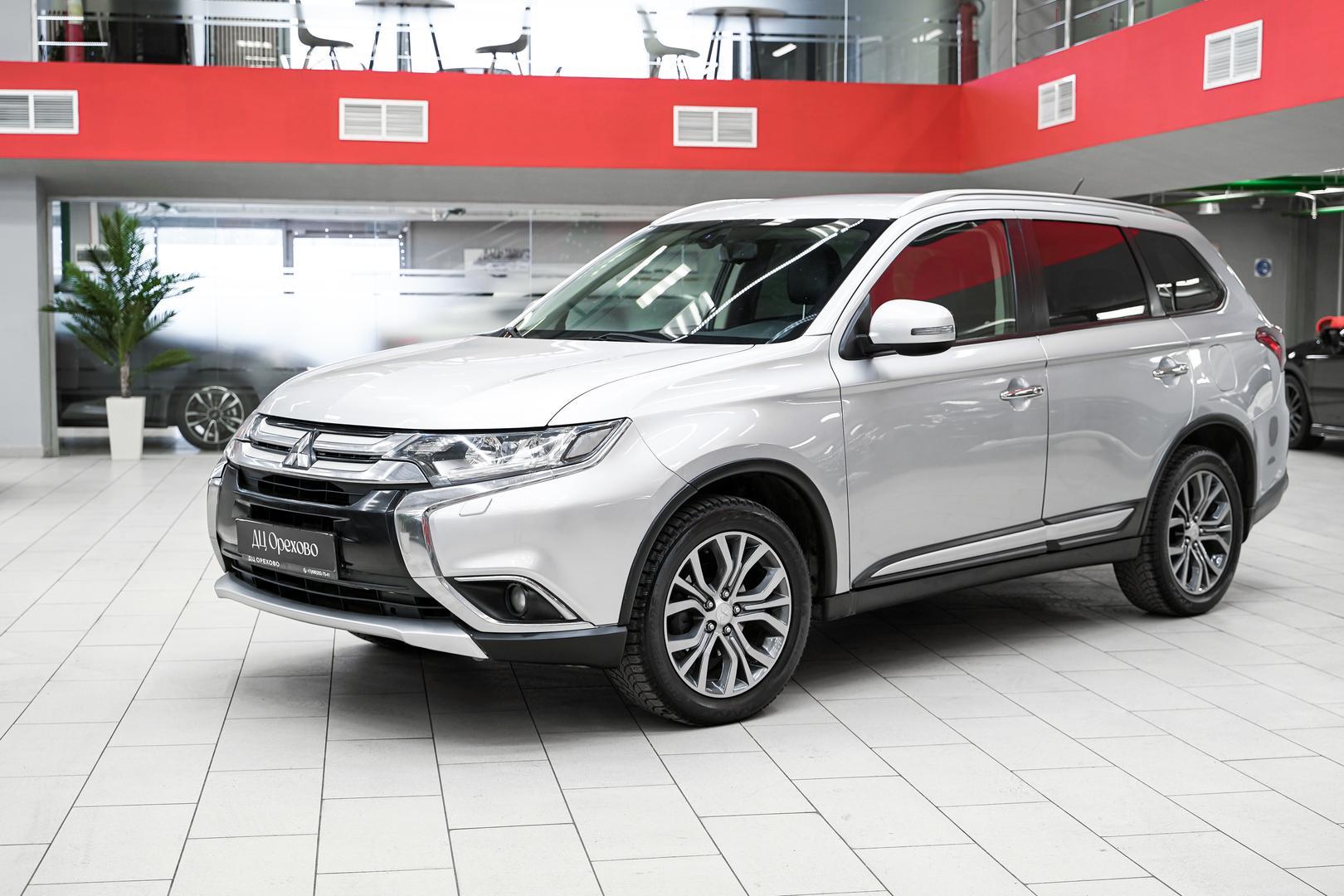 Mitsubishi Outlander 2015, серебряный, ДЦ Орехово