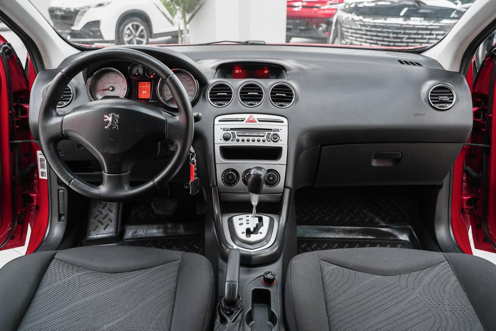 Peugeot 308 2008, красный, ДЦ Орехово