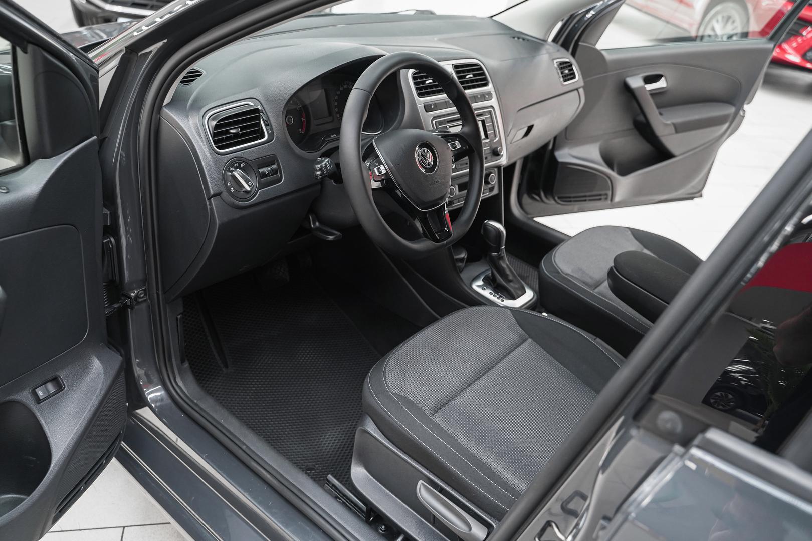 Volkswagen Polo 2016, черный, ДЦ Орехово