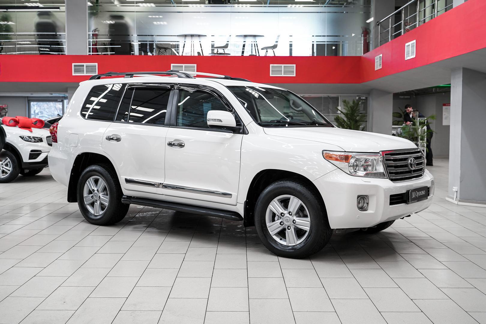 Toyota Land Cruiser 2012, белый, ДЦ Орехово