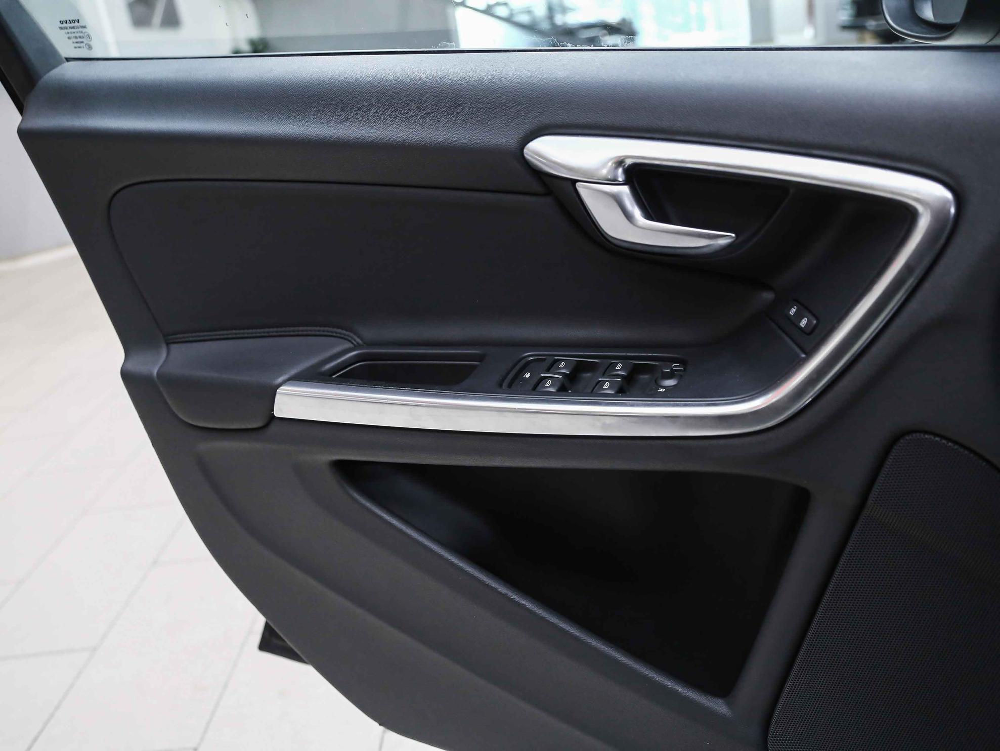 Volvo S60 2010, черный, ДЦ Орехово