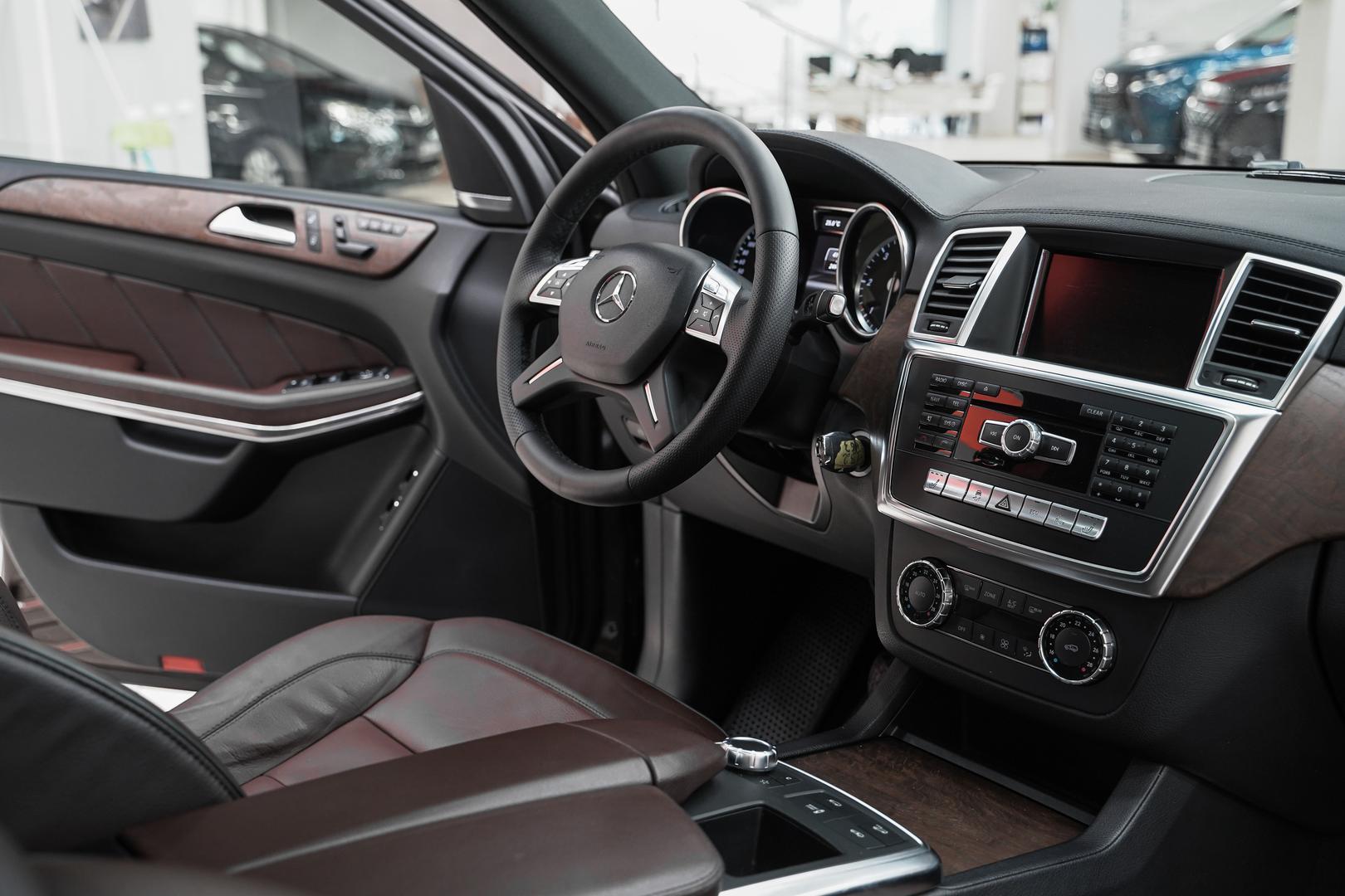 Mercedes-Benz GL-Класс 2013, коричневый, ДЦ Орехово