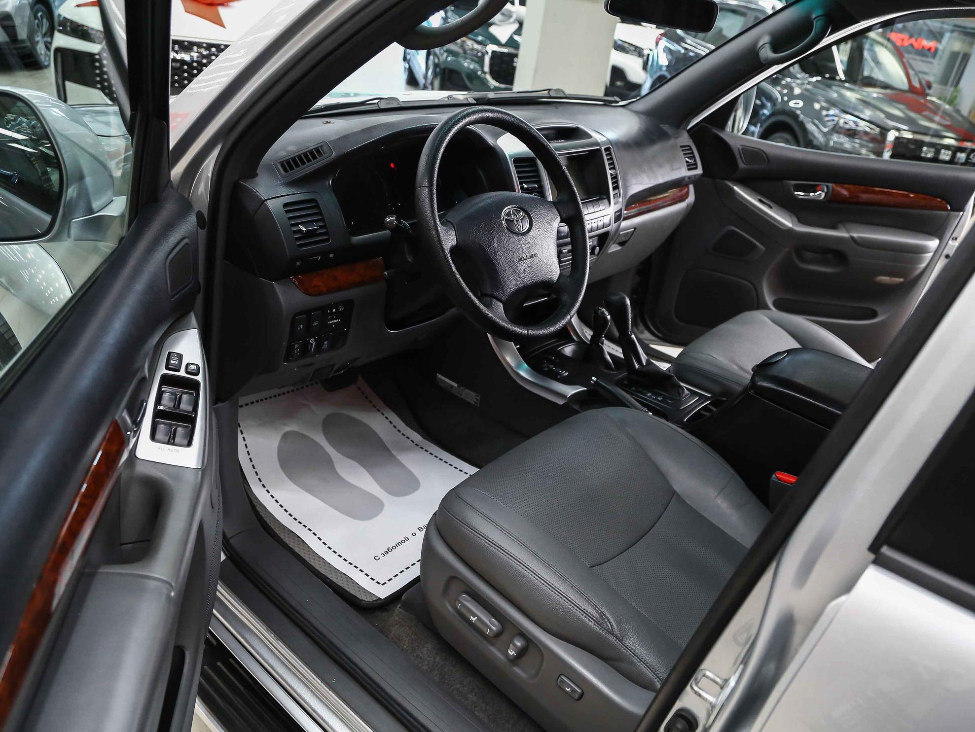 Toyota Land Cruiser Prado 2005, серебряный, ДЦ Орехово