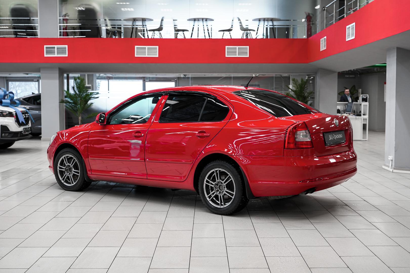 Skoda Octavia 2010, красный, ДЦ Орехово