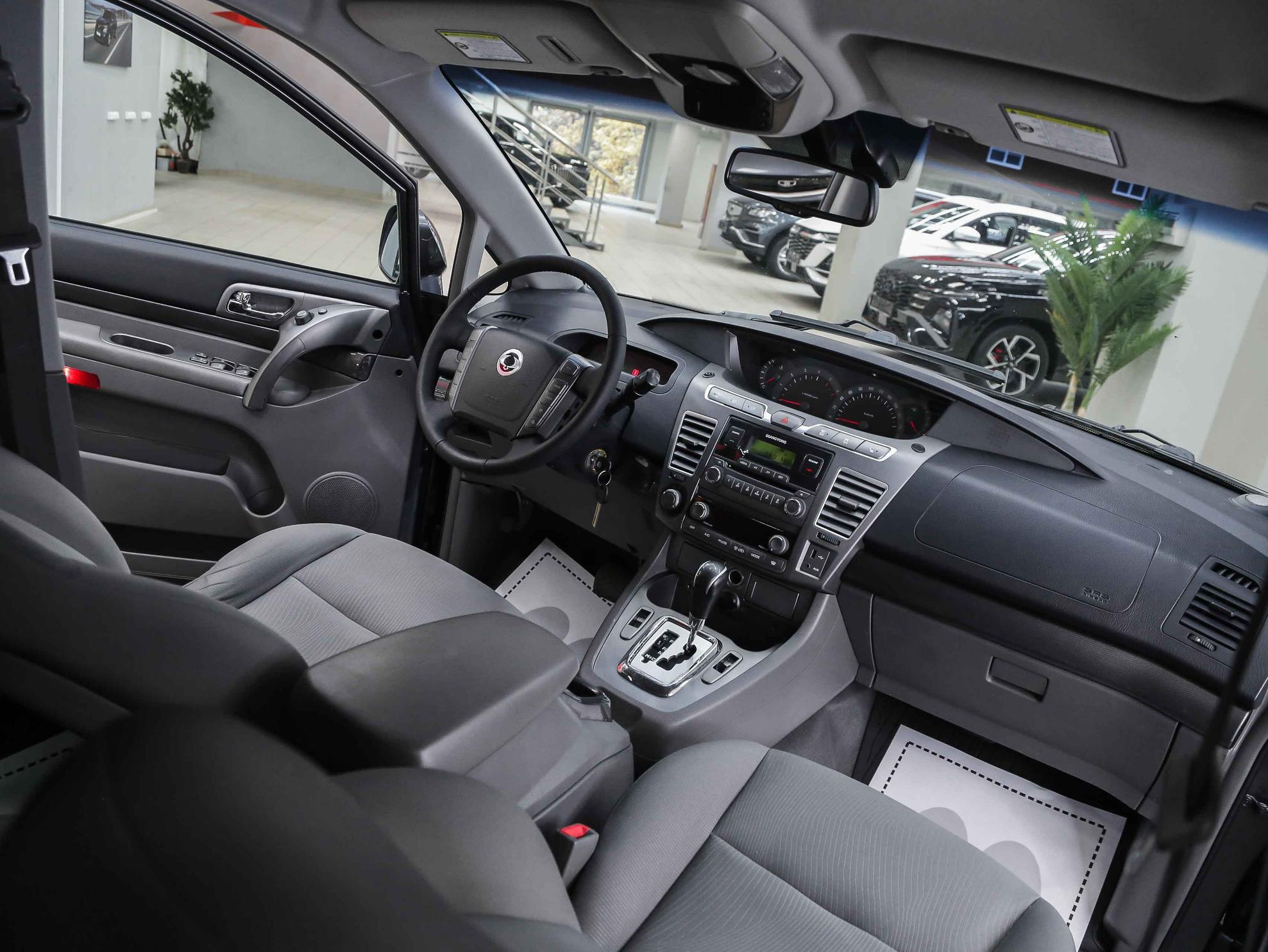 SsangYong Stavic 2013, серый, ДЦ Орехово