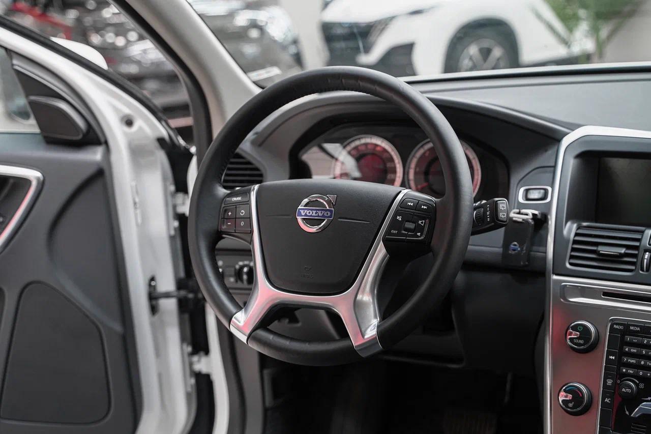 Volvo XC60 2012, белый, ДЦ Орехово