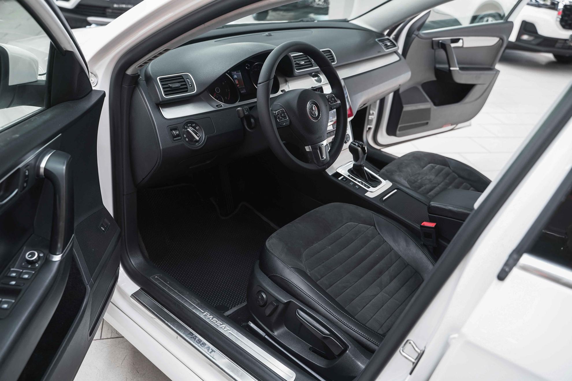 Volkswagen Passat 2012, белый, ДЦ Орехово