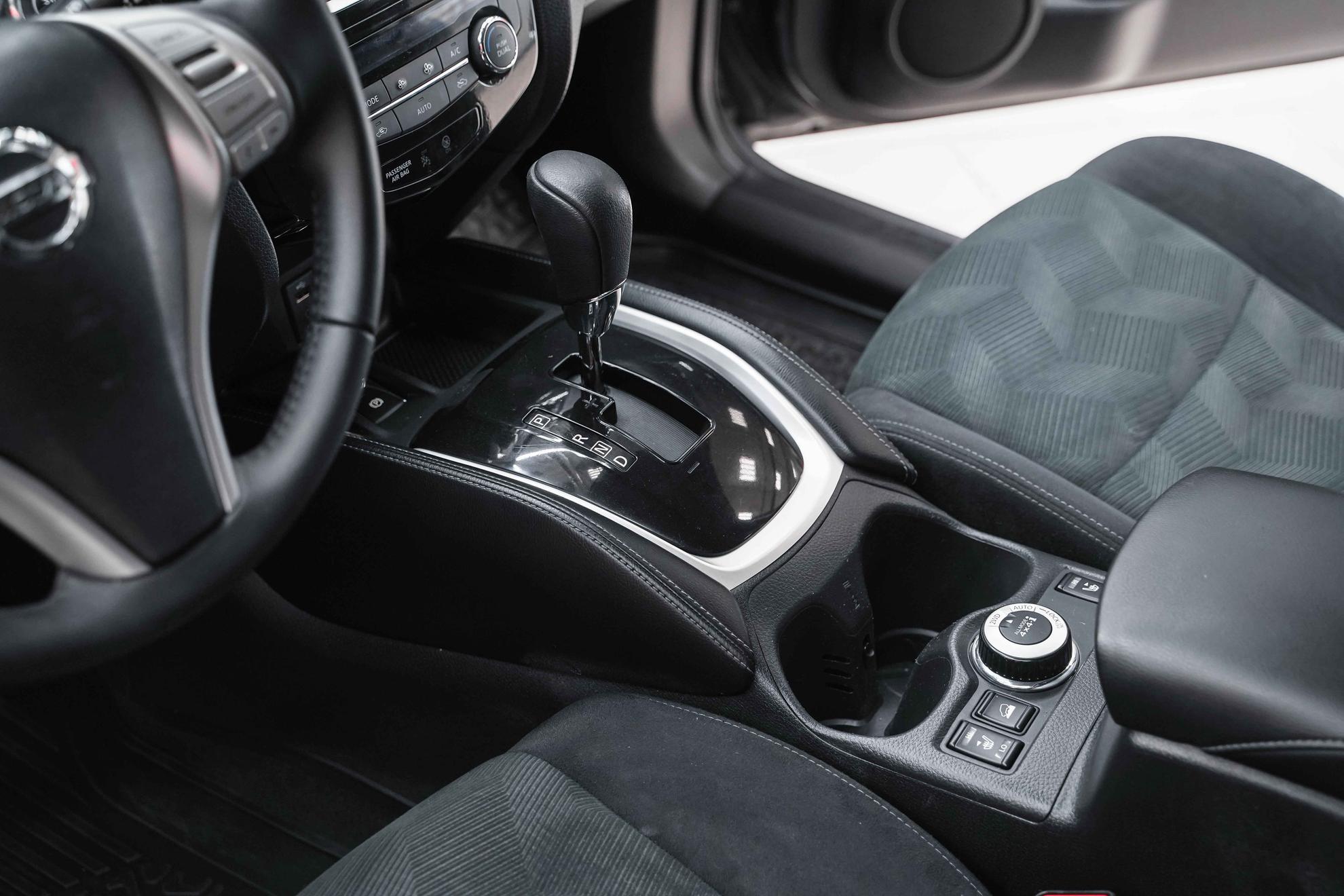 Nissan X-Trail 2016, серый, ДЦ Орехово