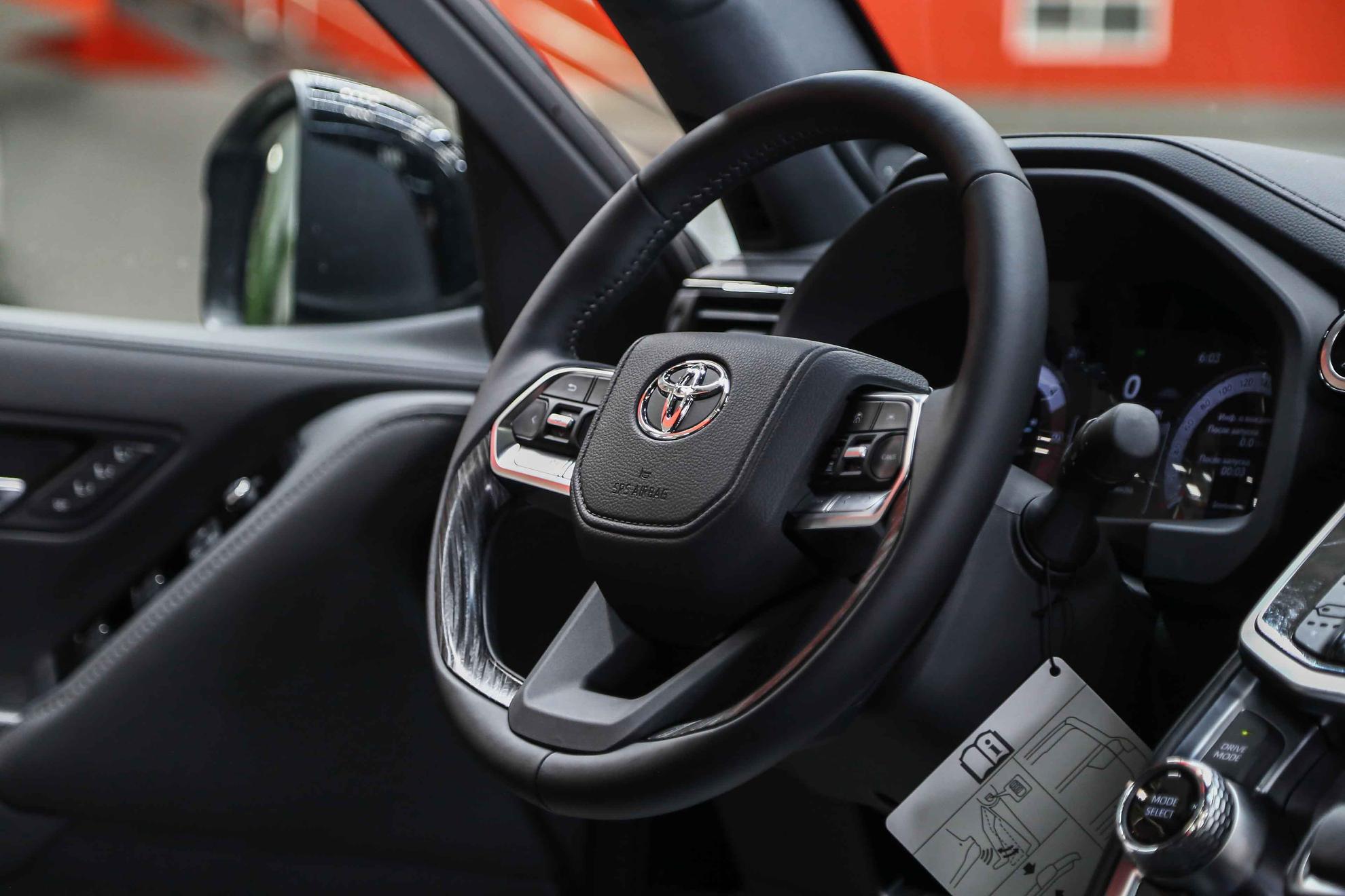 Toyota Land Cruiser 2026, черный, ДЦ Орехово