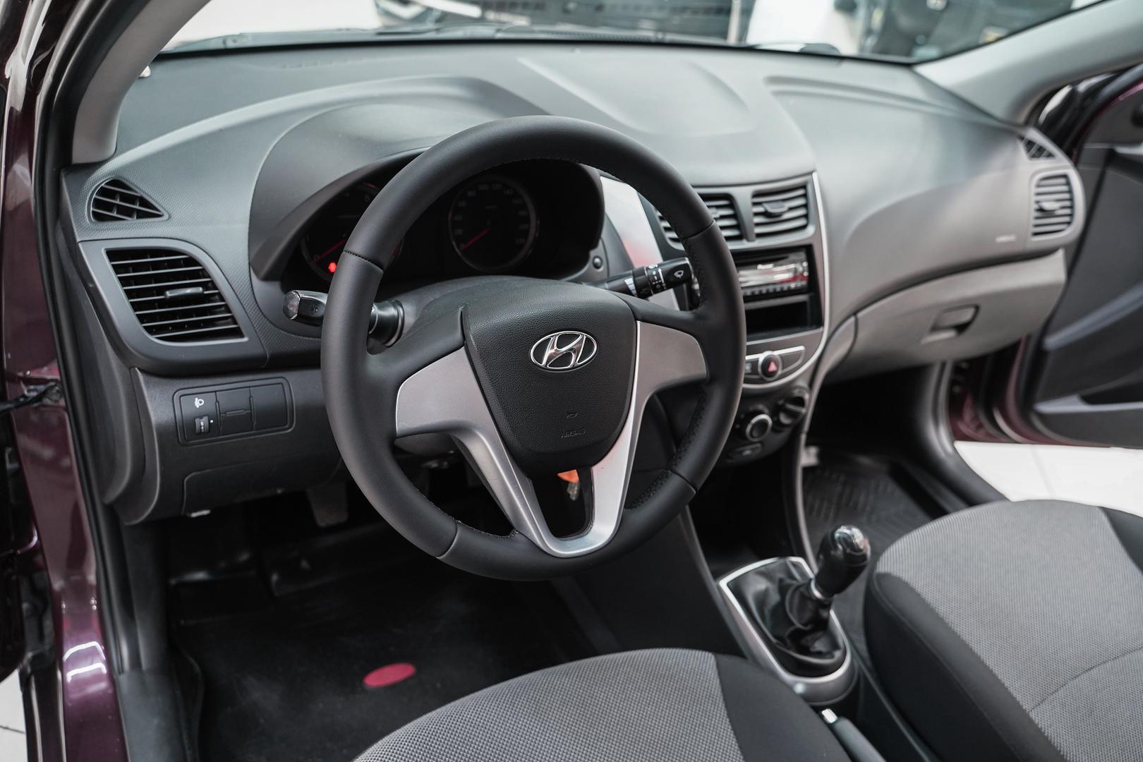Hyundai Solaris 2013, фиолетовый, ДЦ Орехово
