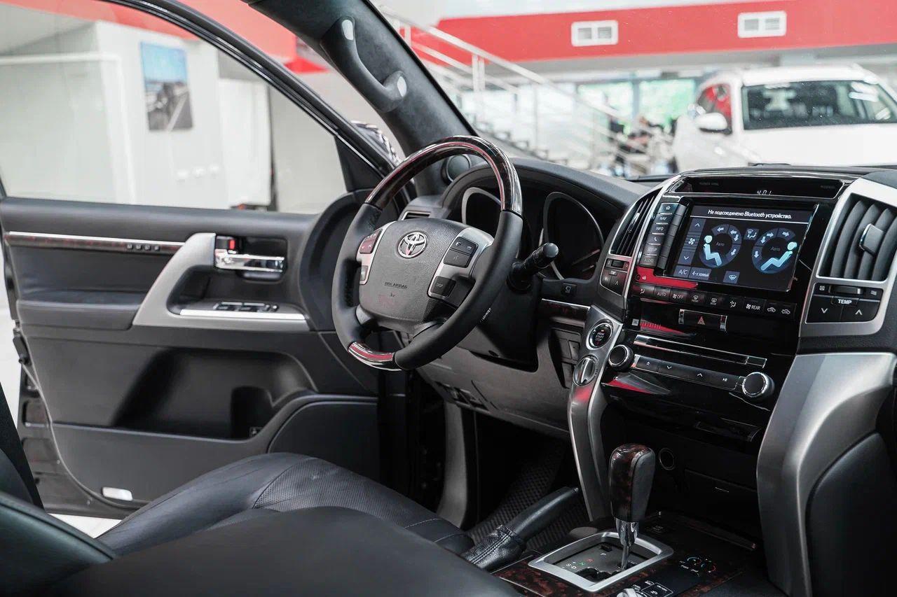 Toyota Land Cruiser 2014, черный, ДЦ Орехово