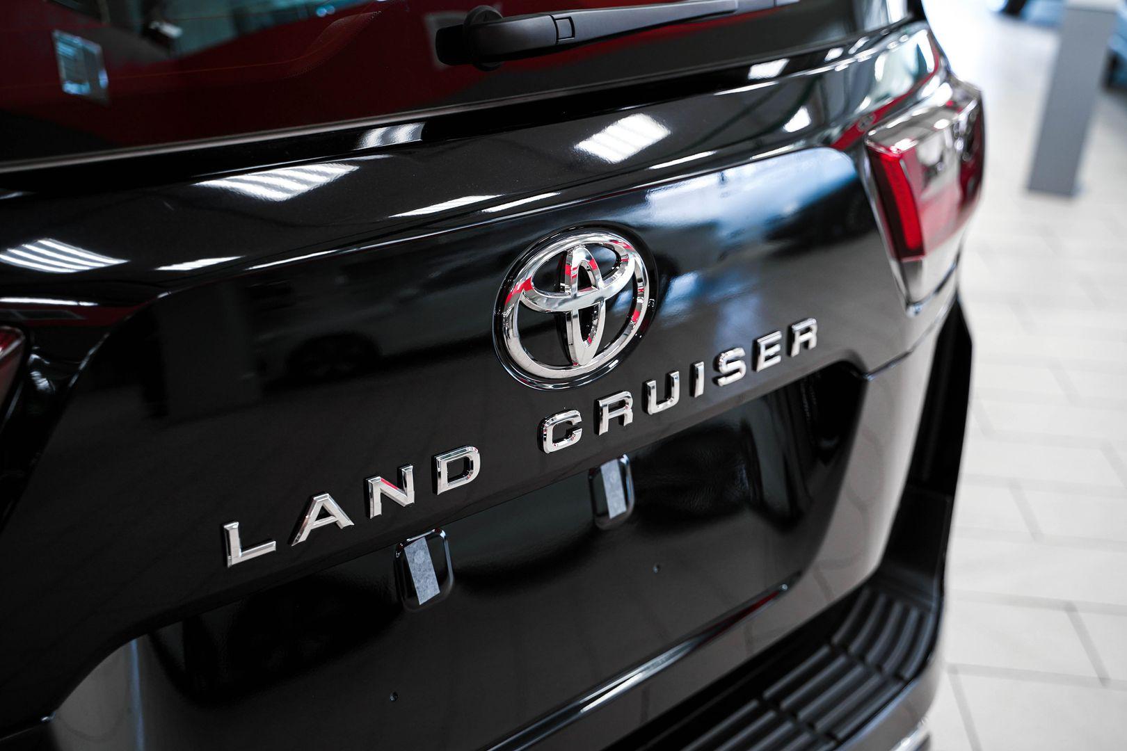 Toyota Land Cruiser 2024, черный, ДЦ Орехово