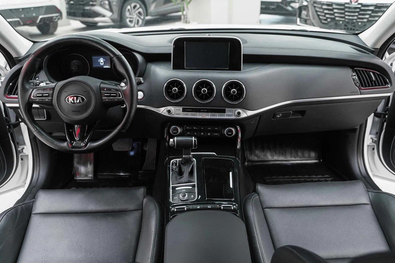 Kia Stinger 2018, белый, ДЦ Орехово