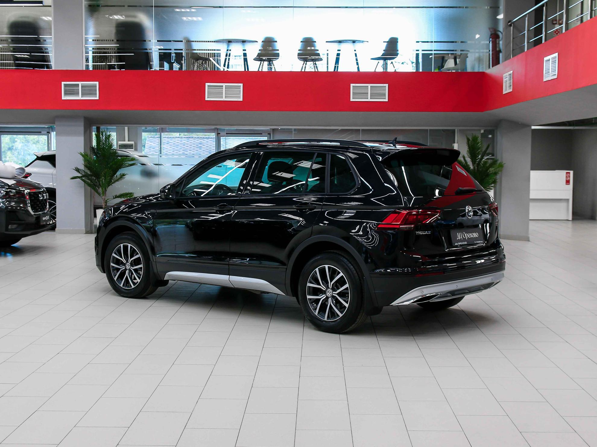 Volkswagen Tiguan 2020, черный, ДЦ Орехово
