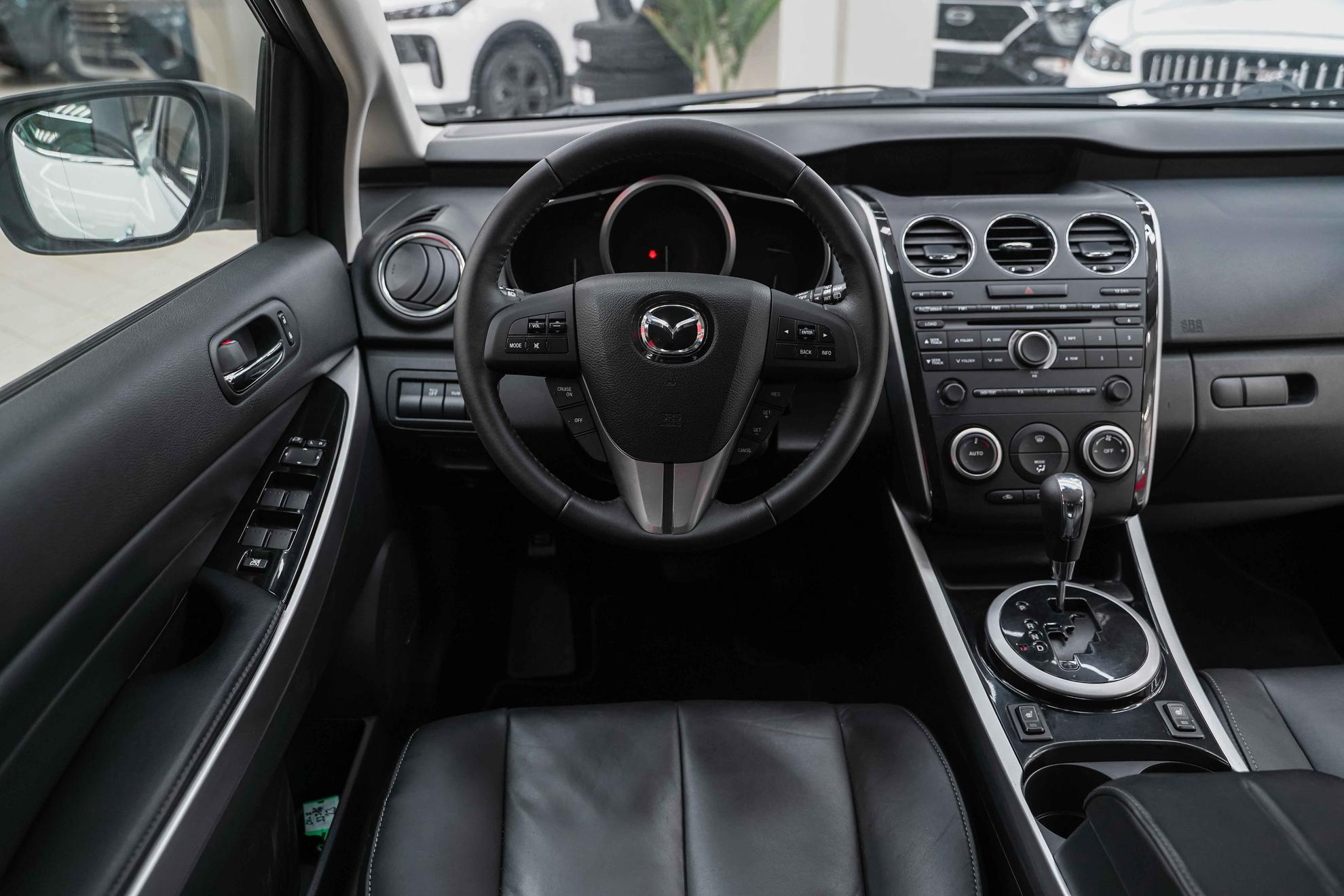 Mazda CX-7 2011, белый, ДЦ Орехово