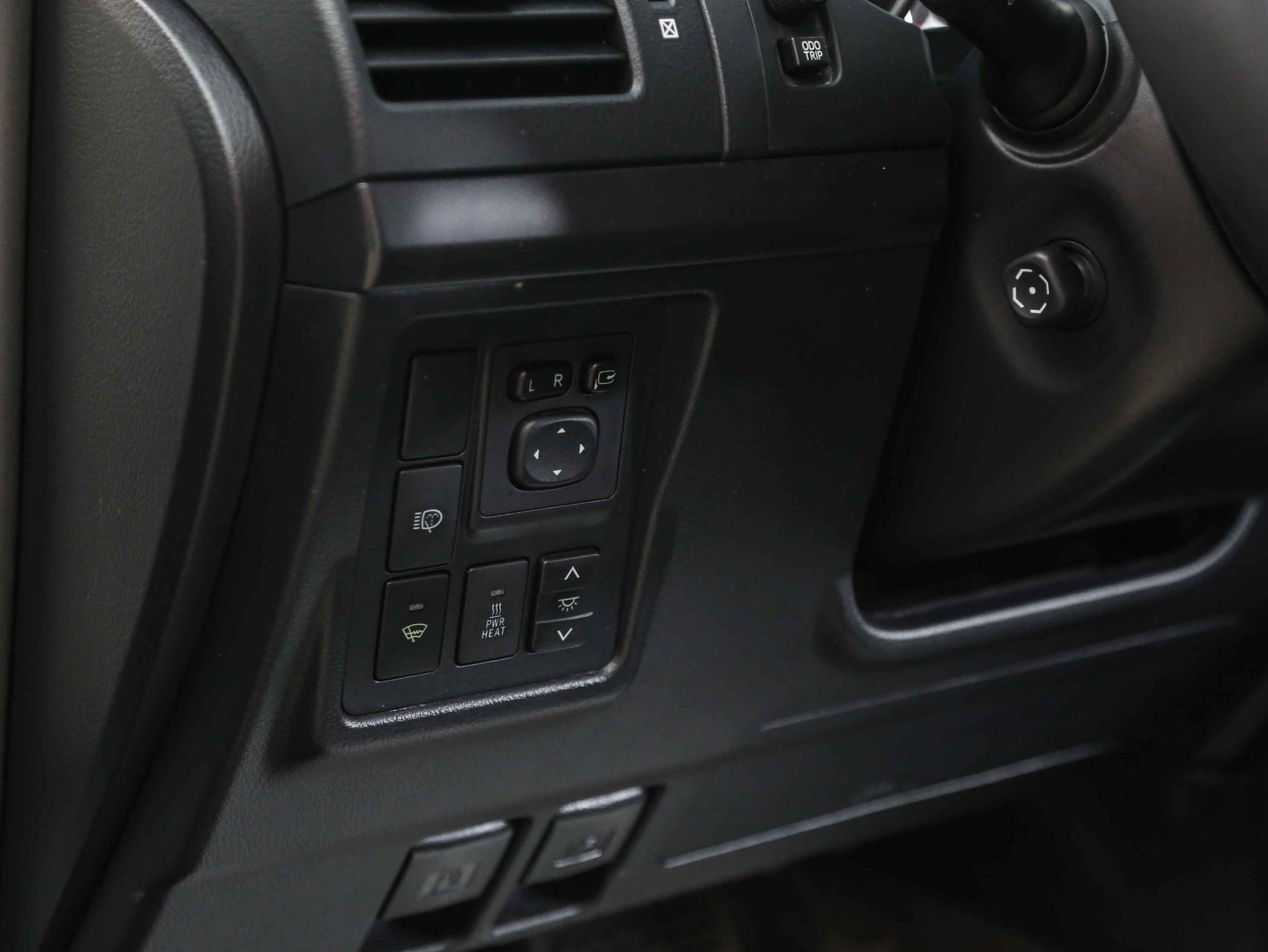 Toyota Land Cruiser Prado 2013, белый, ДЦ Орехово