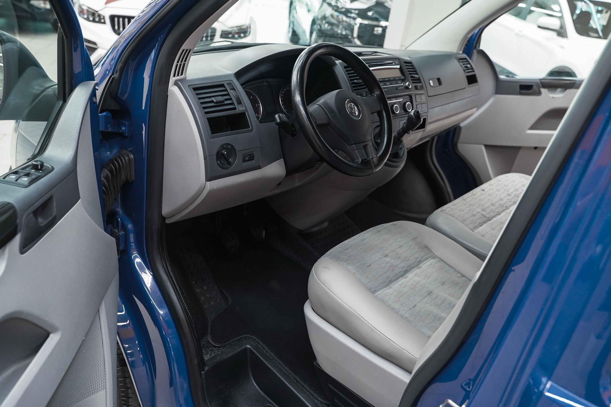 Volkswagen Transporter 2011, синий, ДЦ Орехово
