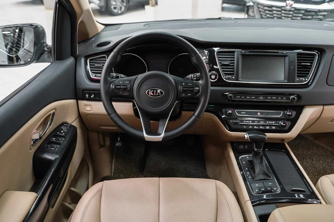 Kia Carnival 2017, черный, ДЦ Орехово