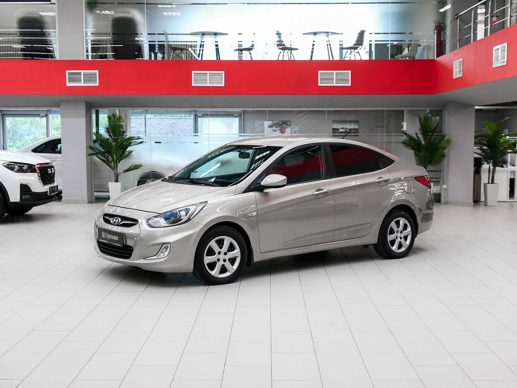 Hyundai Solaris 2013, бежевый, ДЦ Орехово