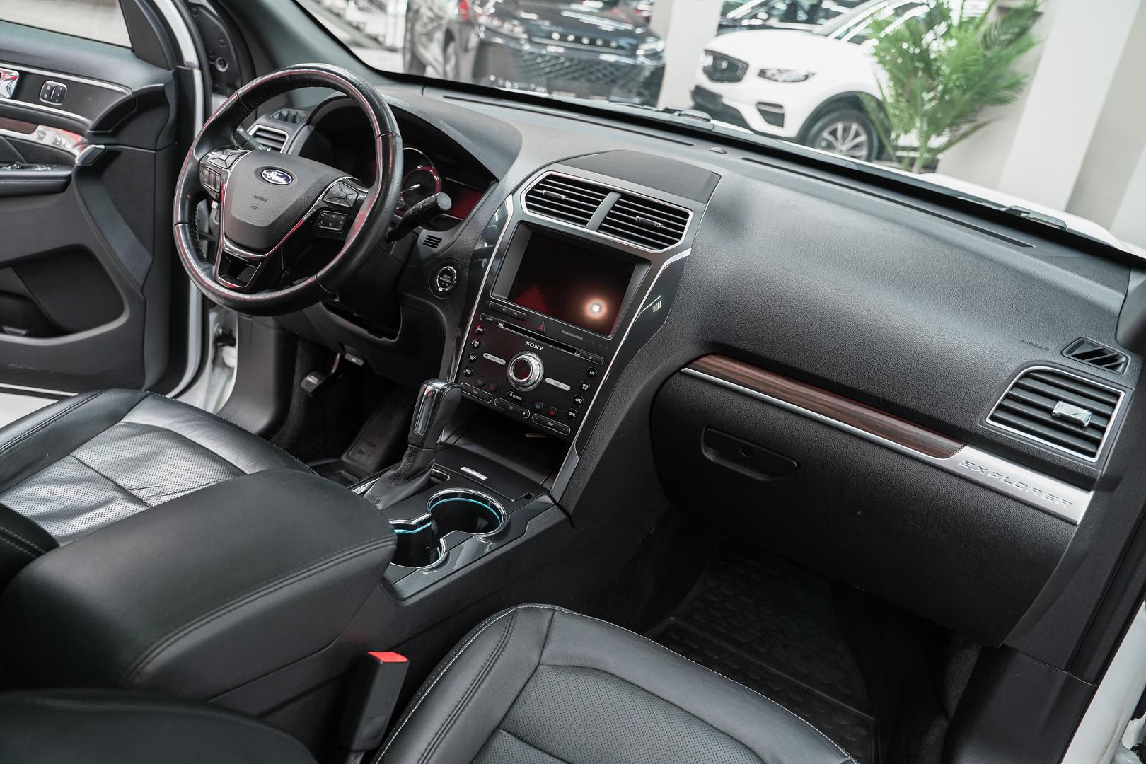 Ford Explorer 2017, белый, ДЦ Орехово