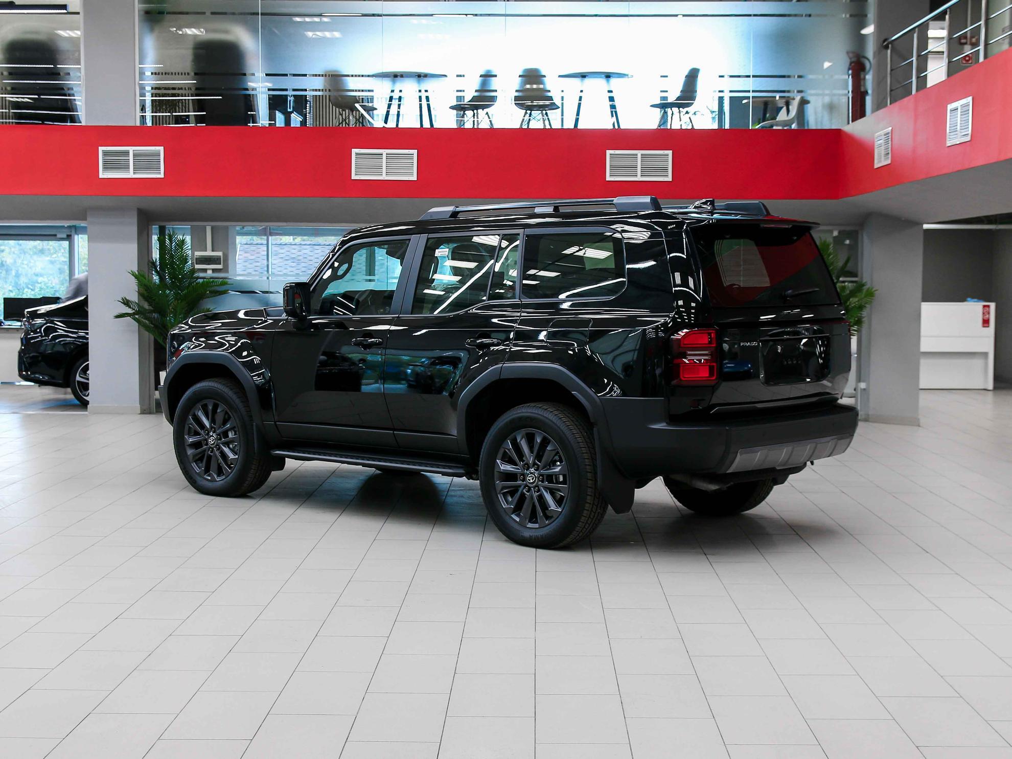 Toyota Land Cruiser Prado 2026, черный, ДЦ Орехово