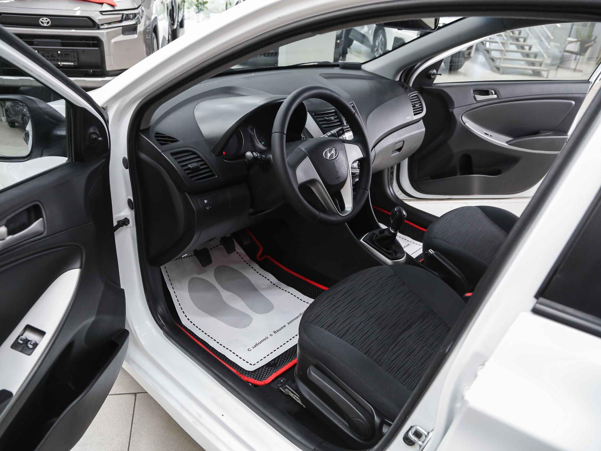 Hyundai Solaris 2016, белый, ДЦ Орехово