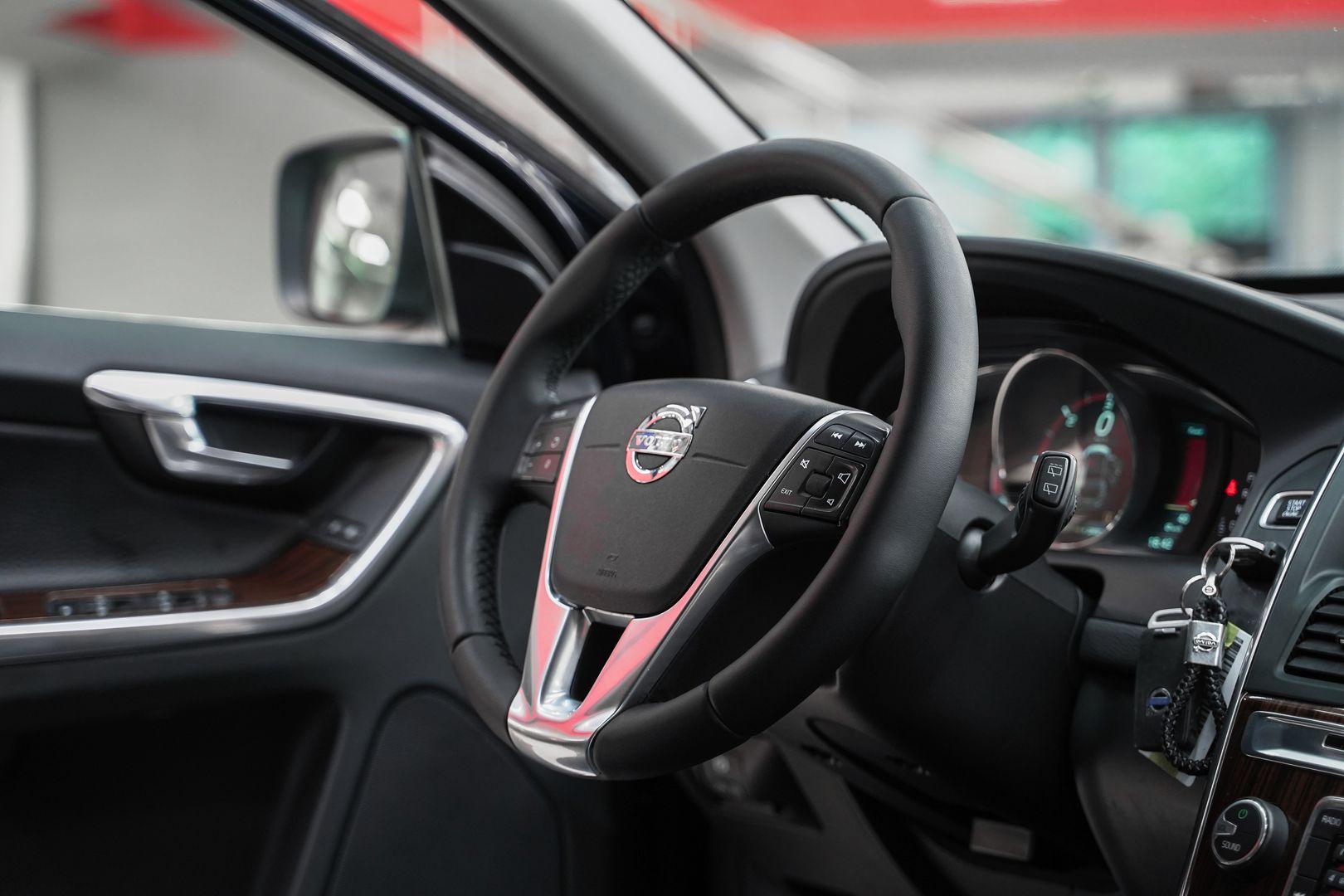 Volvo XC60 2013, синий, ДЦ Орехово