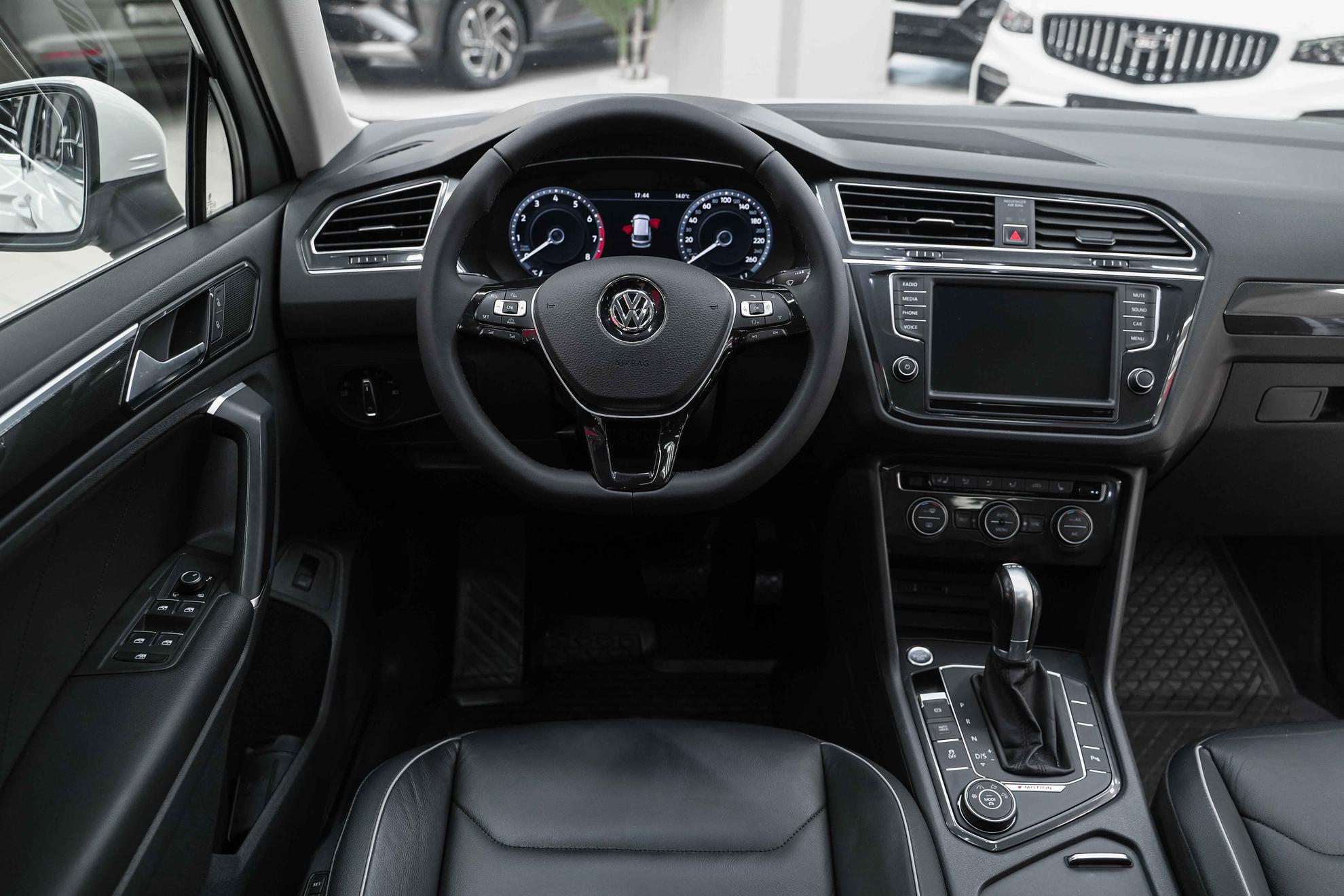 Volkswagen Tiguan 2017, белый, ДЦ Орехово