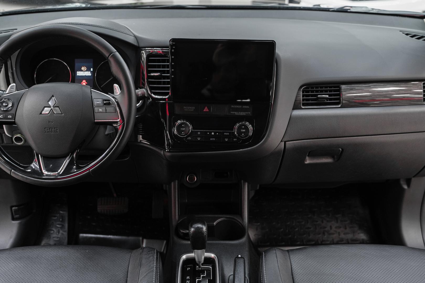 Mitsubishi Outlander 2015, черный, ДЦ Орехово