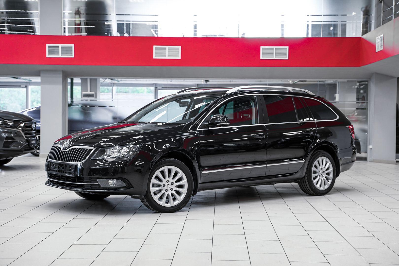 Skoda Superb 2013, черный, ДЦ Орехово