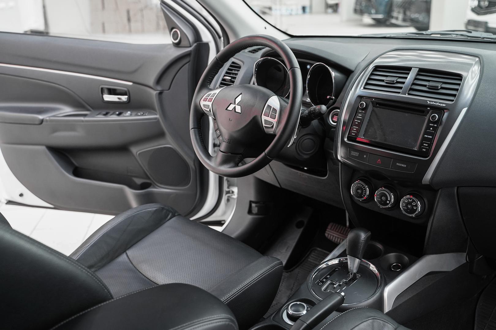 Mitsubishi ASX 2012, белый, ДЦ Орехово
